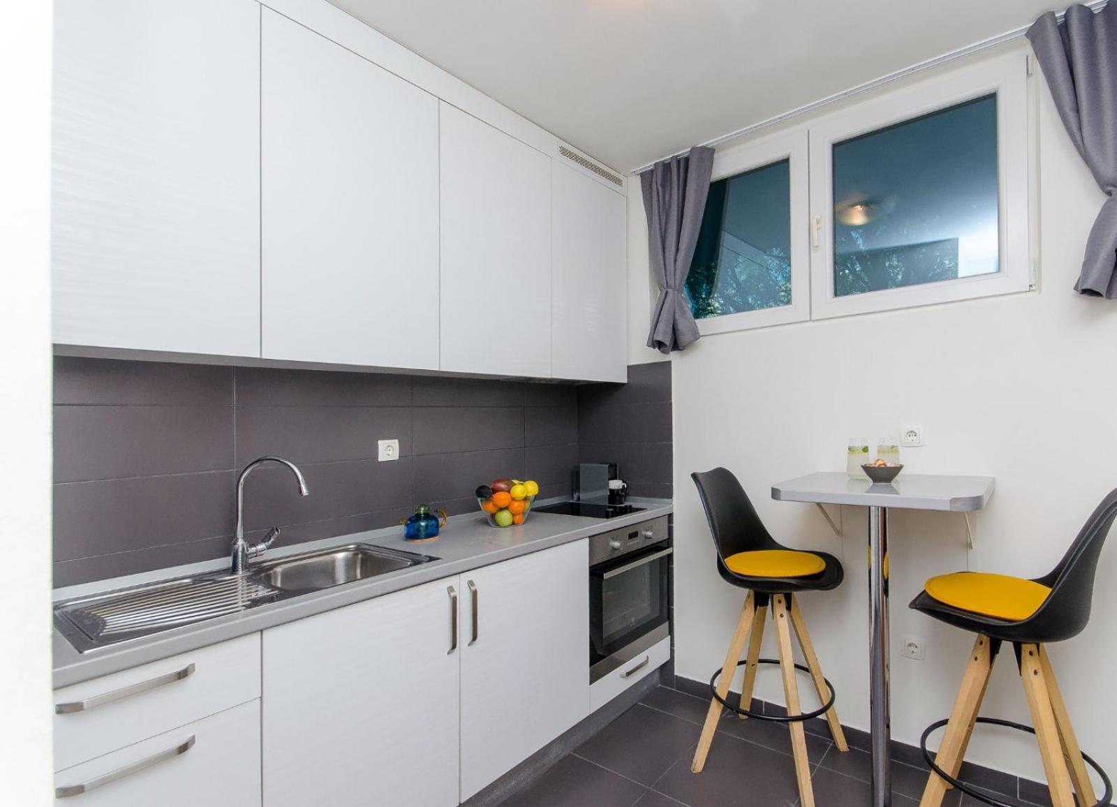 Side By Side Apartments Σπλιτ Εξωτερικό φωτογραφία