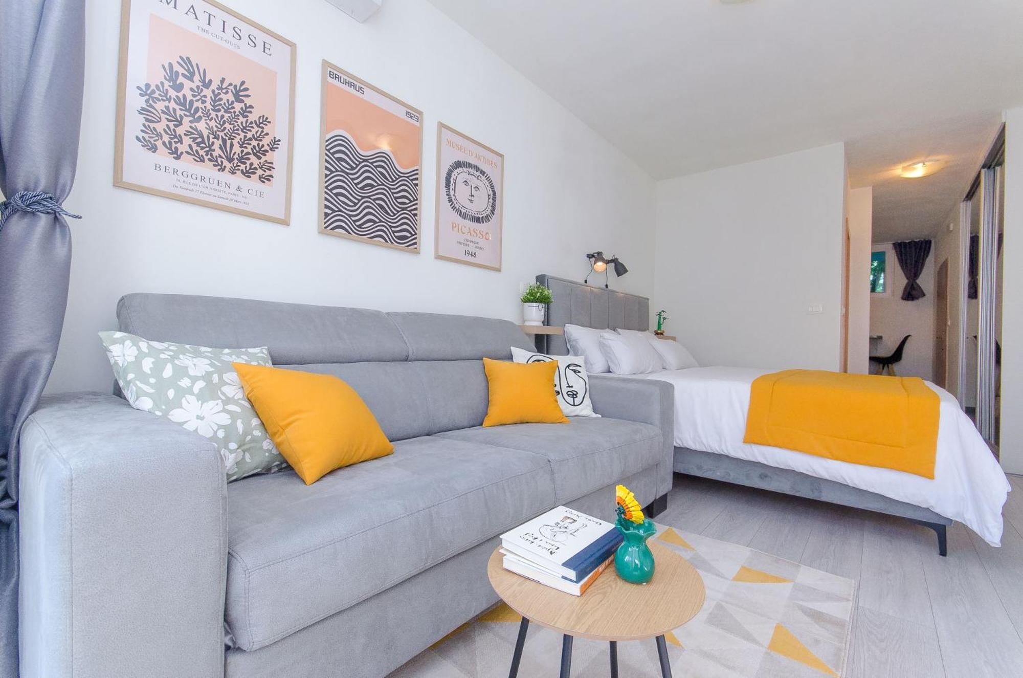 Side By Side Apartments Σπλιτ Εξωτερικό φωτογραφία