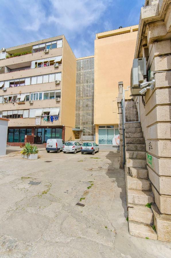 Side By Side Apartments Σπλιτ Εξωτερικό φωτογραφία
