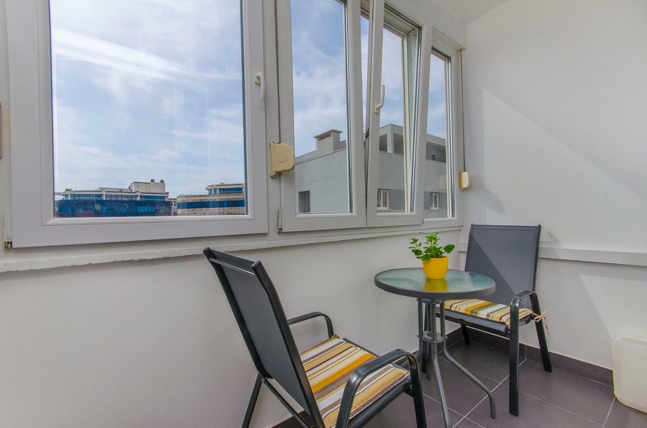 Side By Side Apartments Σπλιτ Εξωτερικό φωτογραφία