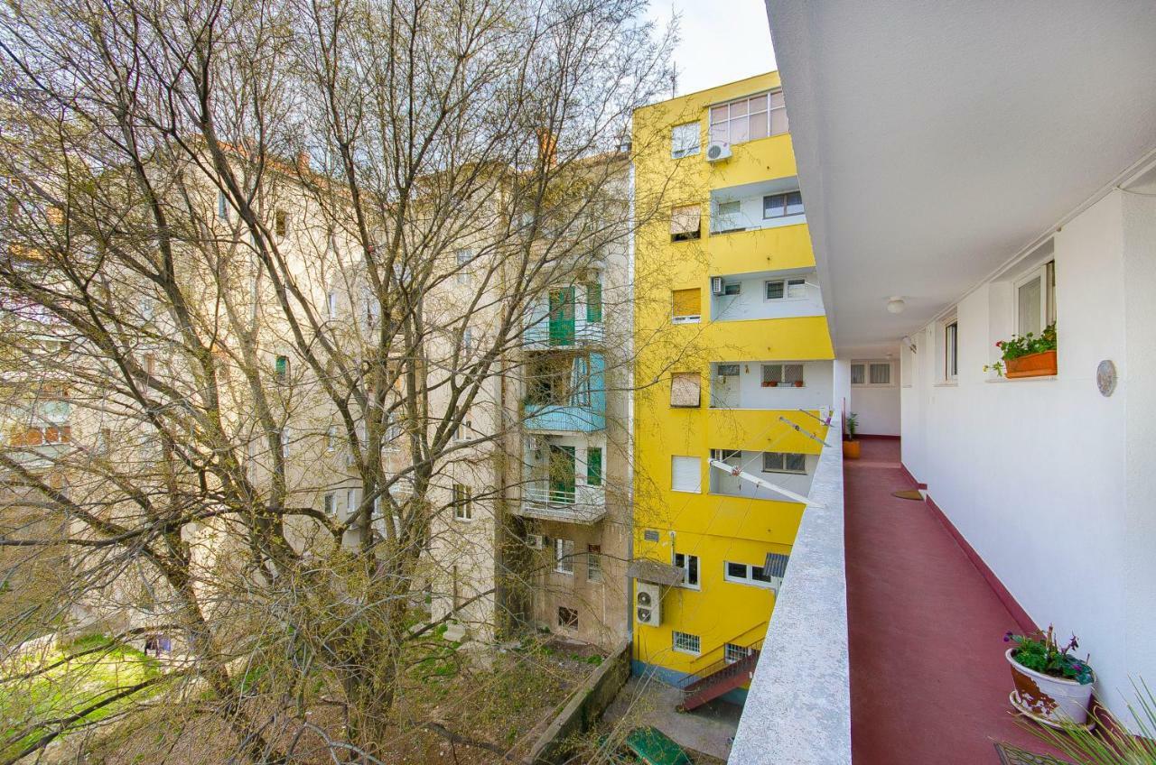 Side By Side Apartments Σπλιτ Εξωτερικό φωτογραφία
