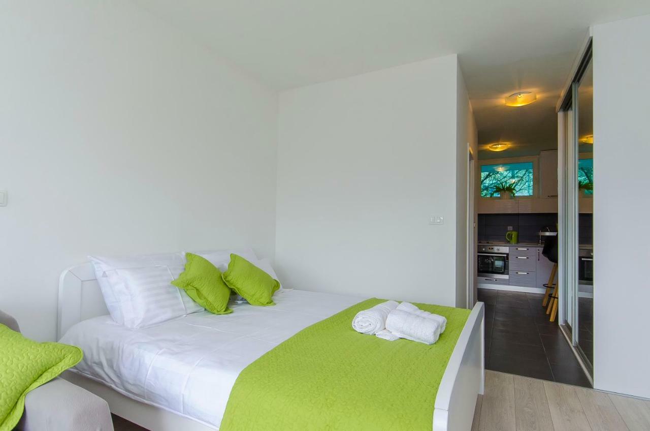 Side By Side Apartments Σπλιτ Εξωτερικό φωτογραφία
