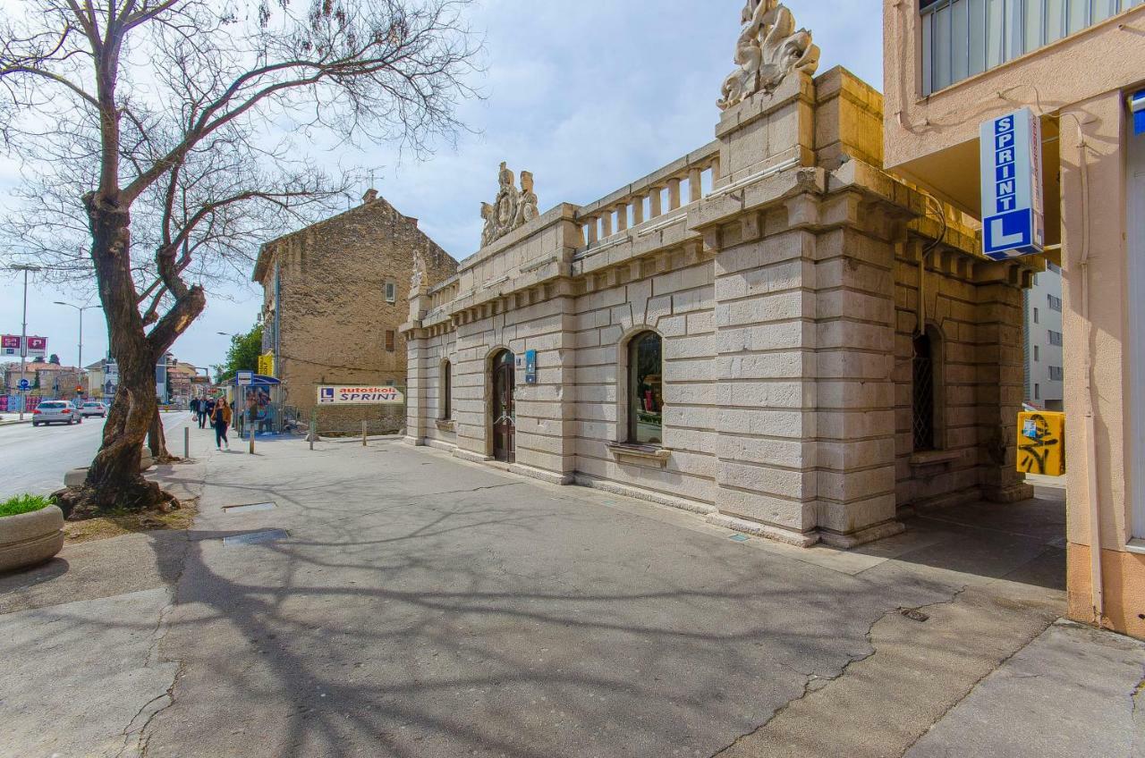 Side By Side Apartments Σπλιτ Εξωτερικό φωτογραφία