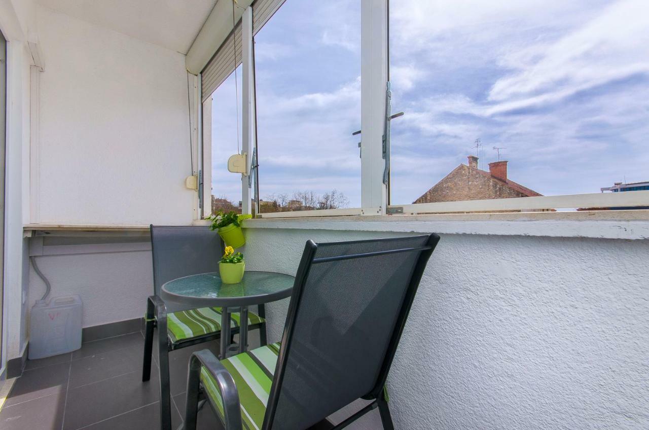 Side By Side Apartments Σπλιτ Εξωτερικό φωτογραφία