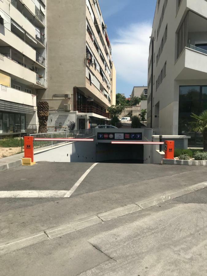 Side By Side Apartments Σπλιτ Εξωτερικό φωτογραφία
